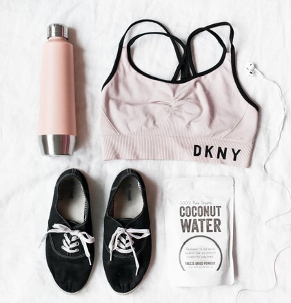 Orice om care merge de două ori la sală, în a treia își cumpără haine noi de sport