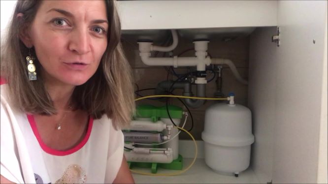 Cum am scăpat de căratul bidoanelor de apă și mi-am instalat singură filtru de apă în casă (review)