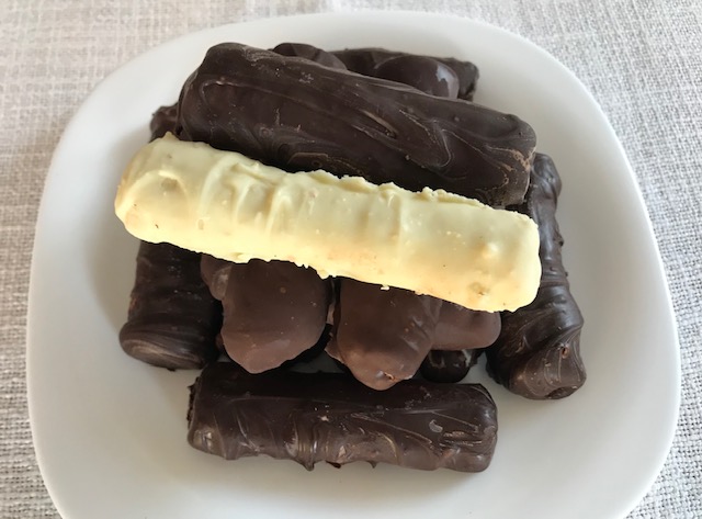 Batoane crocante învelite în ciocolată